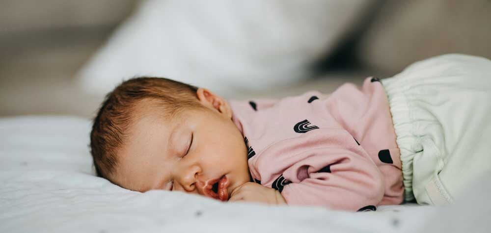 faire dormir bébé sur le ventre